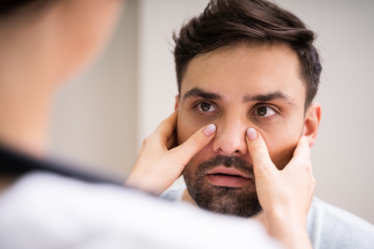 Man gets sinuses examined